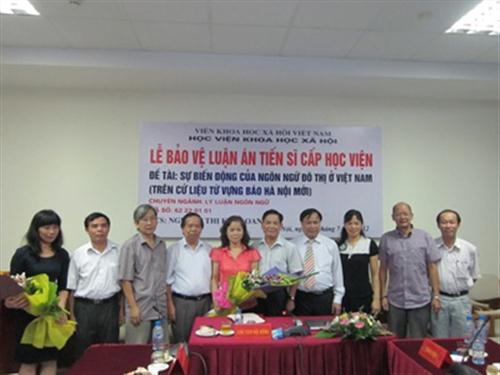 NCS Nguyễn Thị Kim Loan bảo vệ thành công luận án tiến sĩ về Ngôn ngữ học xã hội