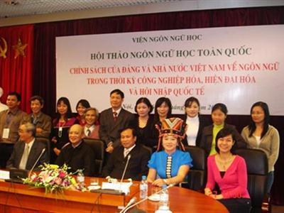 Thảo luận về chính sách và vấn đề giáo dục ngôn ngữ ở Việt Nam tại Hội thảo Ngôn ngữ học toàn quốc