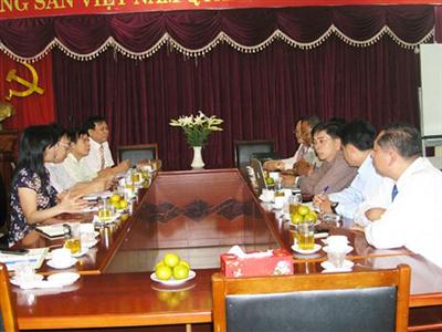 Đoàn cán bộ Viện Hàn lâm Khoa học Hoàng gia Campuchia thăm và làm việc tại Viện Ngôn ngữ học